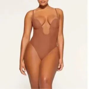 SKIMS Deep Plunge Shapewear Bodysuit | Bronze